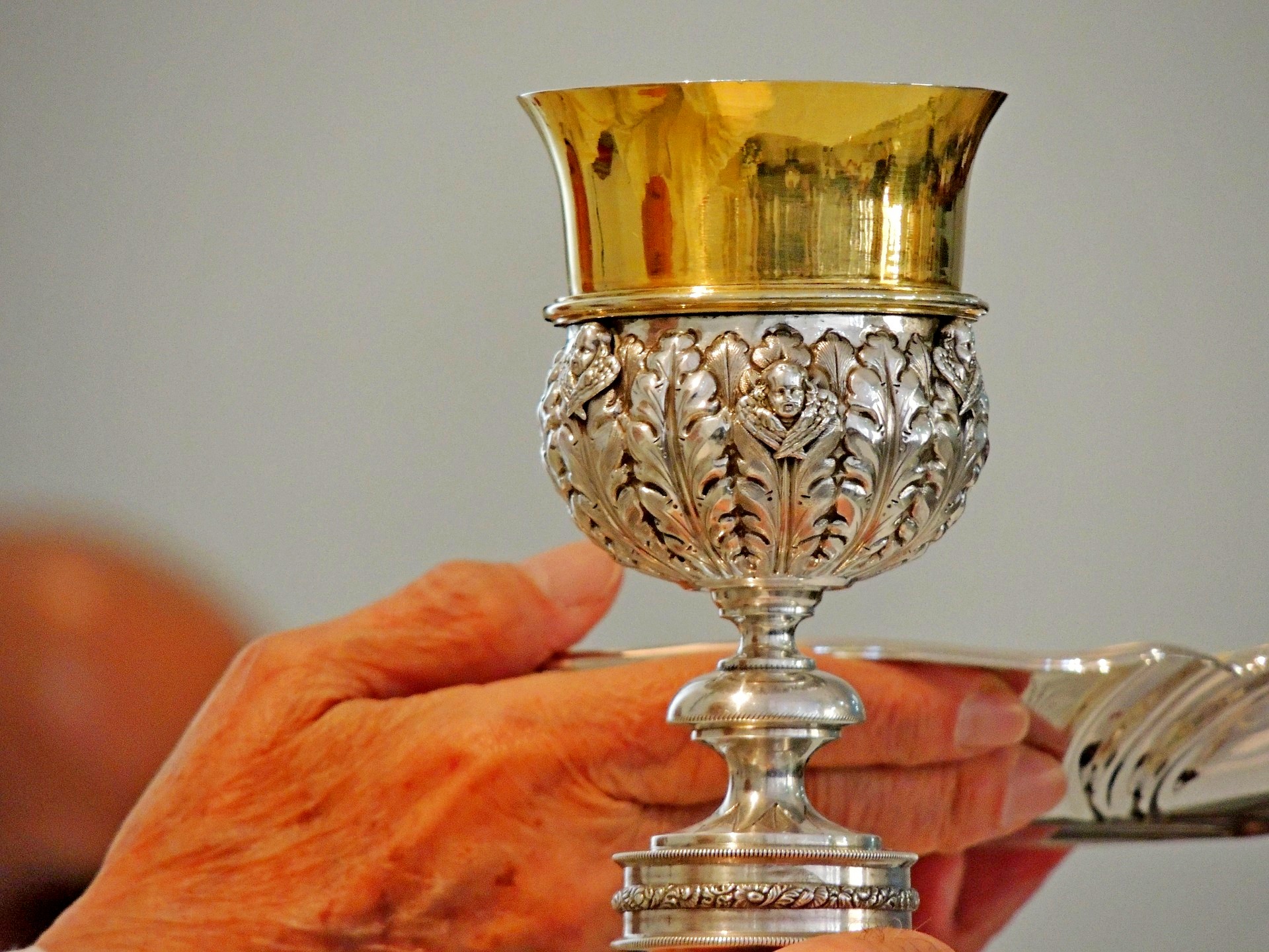 chalice-109032_1920
